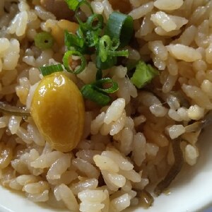 ツナ缶と塩昆布の炊き込みご飯